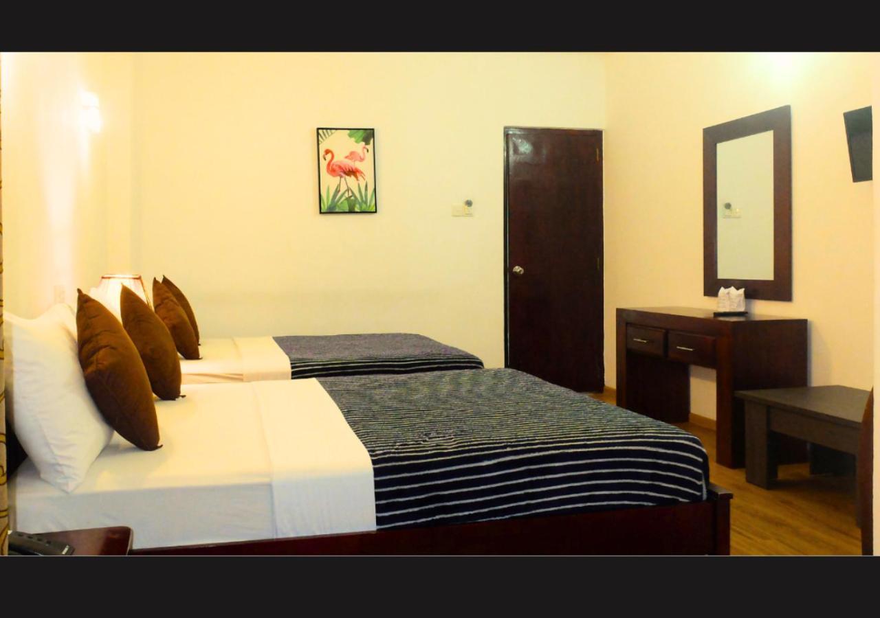 Hotel Slightly Chilled Nallathanniya Esterno foto