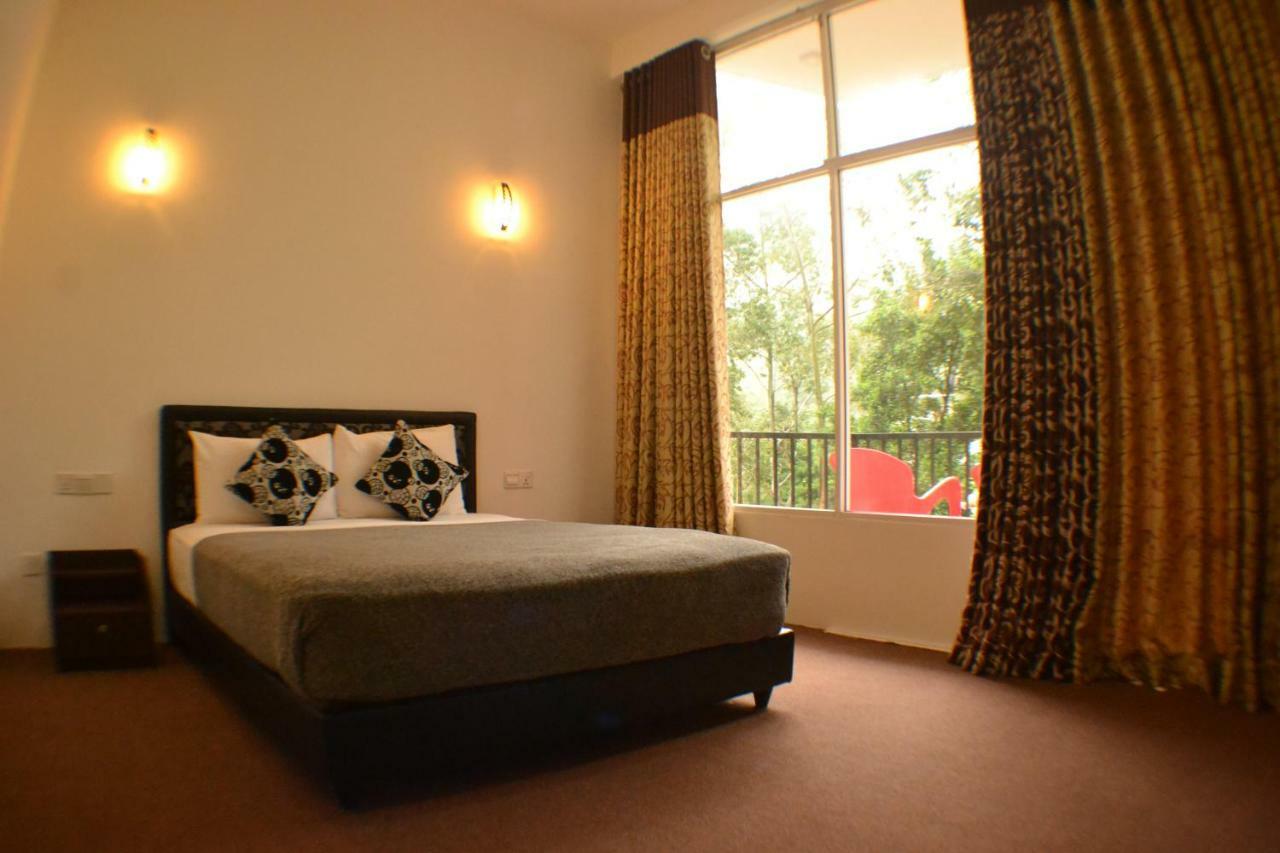 Hotel Slightly Chilled Nallathanniya Esterno foto