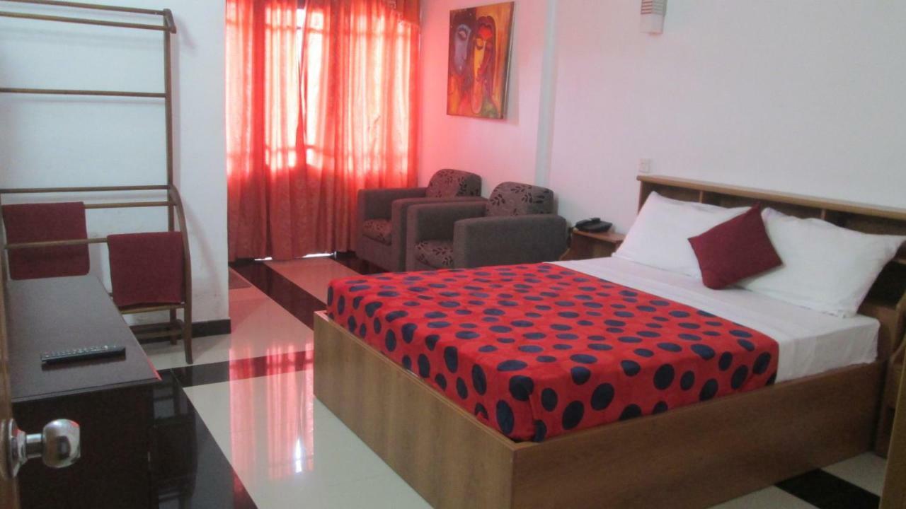 Hotel Slightly Chilled Nallathanniya Esterno foto